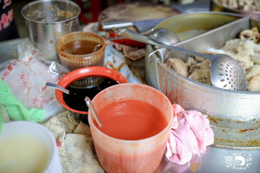 台北市萬華區在地人推薦巷弄美食，超隱密米粉湯，必點黑白切！每天只賣五小時喔～