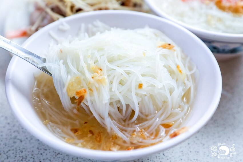 台北市萬華區在地人推薦巷弄美食，超隱密米粉湯，必點黑白切！每天只賣五小時喔～