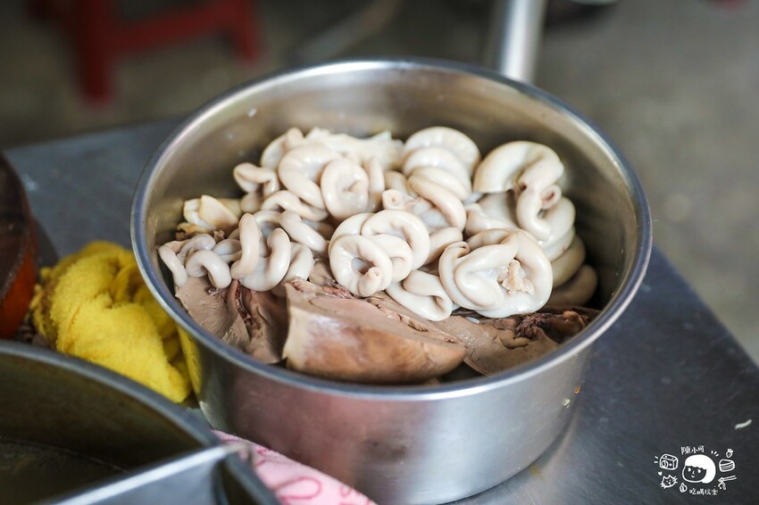 台北市萬華區在地人推薦巷弄美食，超隱密米粉湯，必點黑白切！每天只賣五小時喔～