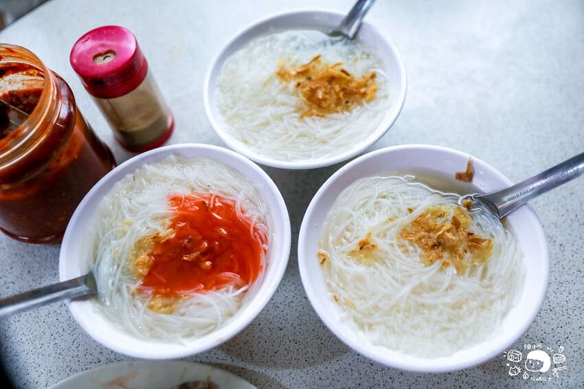 台北市萬華區在地人推薦巷弄美食，超隱密米粉湯，必點黑白切！每天只賣五小時喔～