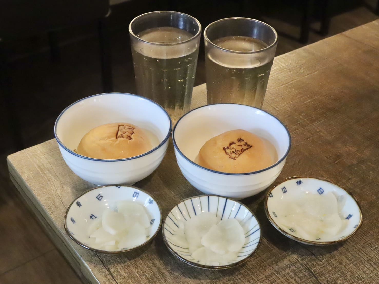 温咖哩｜台北咖哩控朝聖名店！現炒熟成創意咖哩太狂，肉量爆炸超有飽足感。連平日都排隊 – 艾瑞絲的吃貨日常