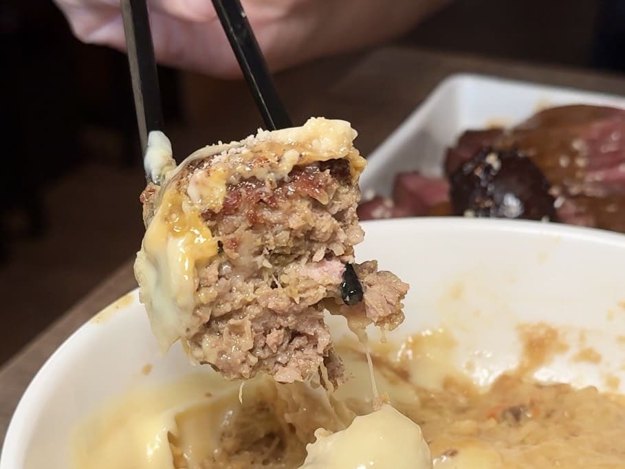 温咖哩｜台北咖哩控朝聖名店！現炒熟成創意咖哩太狂，肉量爆炸超有飽足感。連平日都排隊 – 艾瑞絲的吃貨日常