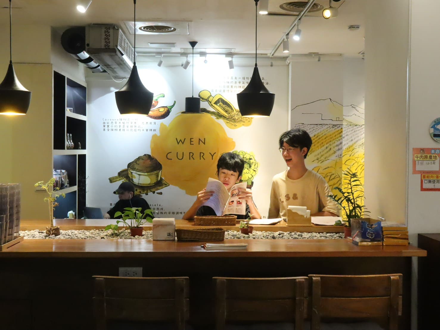 温咖哩｜台北咖哩控朝聖名店！現炒熟成創意咖哩太狂，肉量爆炸超有飽足感。連平日都排隊 – 艾瑞絲的吃貨日常