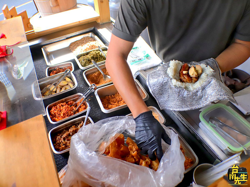 台南飯糰/每日限量3小時完售/沒事先預訂可能吃不到/自製備料現做現包/客製化服務要多大有多大/市面少見獨家食材