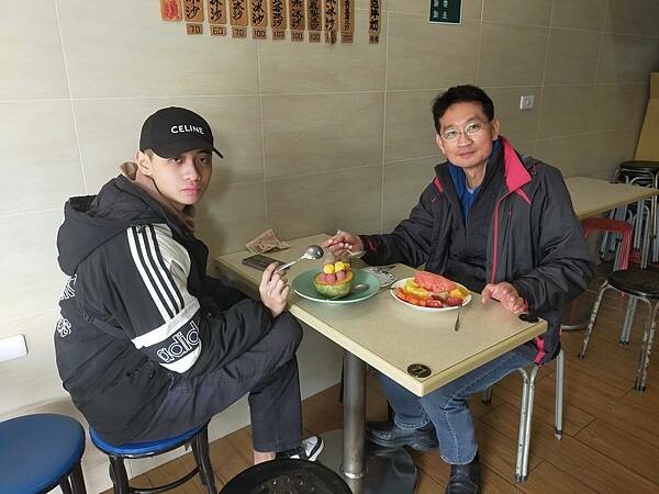 台南正興街泰成水果店~農曆大年初一~午餐後的健走行程~正興街