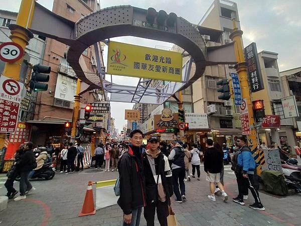 台南正興街泰成水果店~農曆大年初一~午餐後的健走行程~正興街