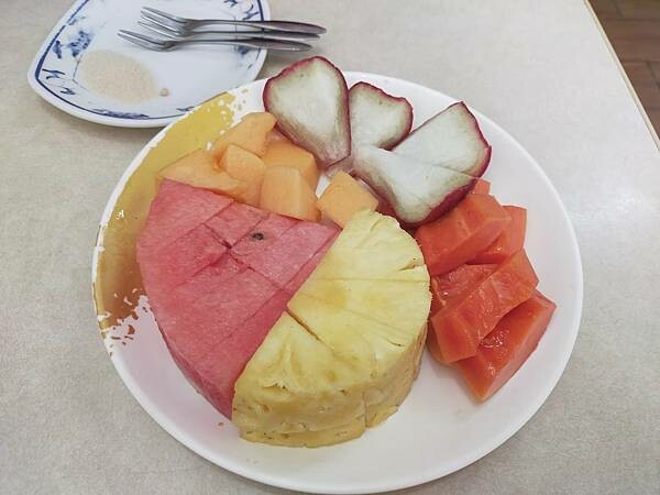 台南正興街泰成水果店~農曆大年初一~午餐後的健走行程~正興街