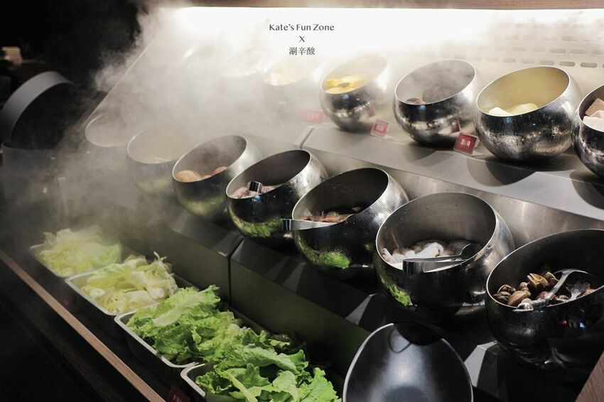 多種多樣海鮮＆蔬菜供客人自由拿取