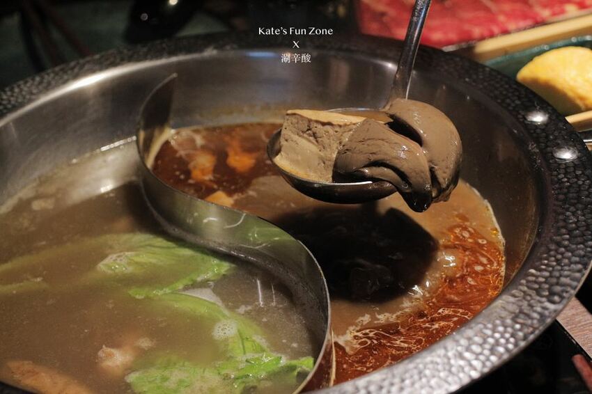 涮辛酸共有五種湯底選擇