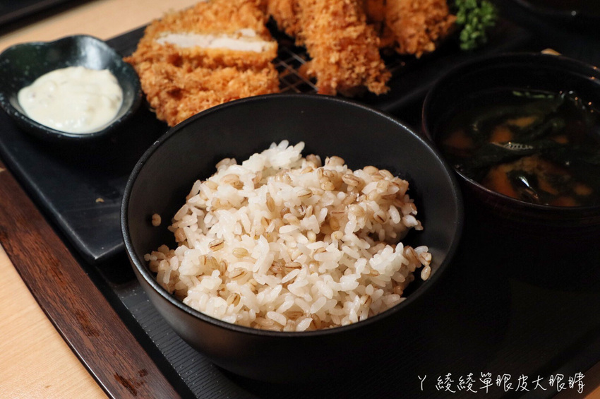 新竹火車站附近美食推薦勝博殿！主打厚實日式炸豬排定食，期間限定肥美多汁的廣島牡蠣 - ㄚ綾綾單眼皮大眼睛