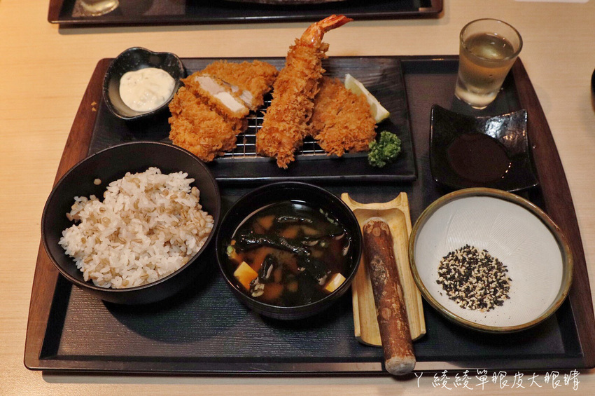 新竹火車站附近美食推薦勝博殿！主打厚實日式炸豬排定食，期間限定肥美多汁的廣島牡蠣 - ㄚ綾綾單眼皮大眼睛