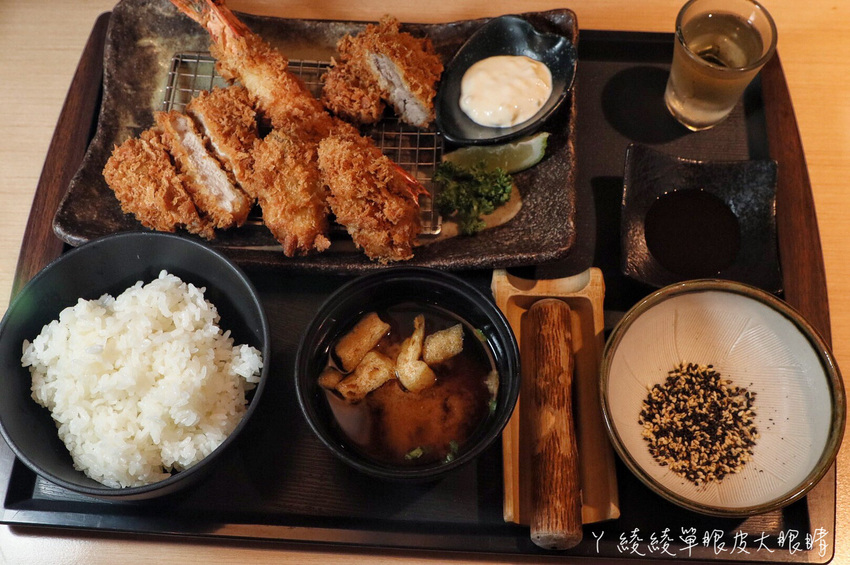 新竹火車站附近美食推薦勝博殿！主打厚實日式炸豬排定食，期間限定肥美多汁的廣島牡蠣 - ㄚ綾綾單眼皮大眼睛