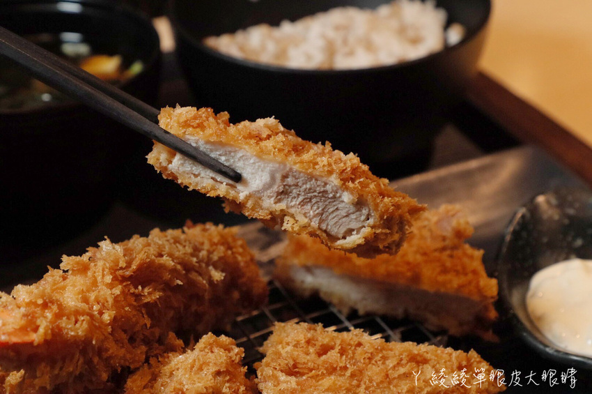 新竹火車站附近美食推薦勝博殿！主打厚實日式炸豬排定食，期間限定肥美多汁的廣島牡蠣 - ㄚ綾綾單眼皮大眼睛