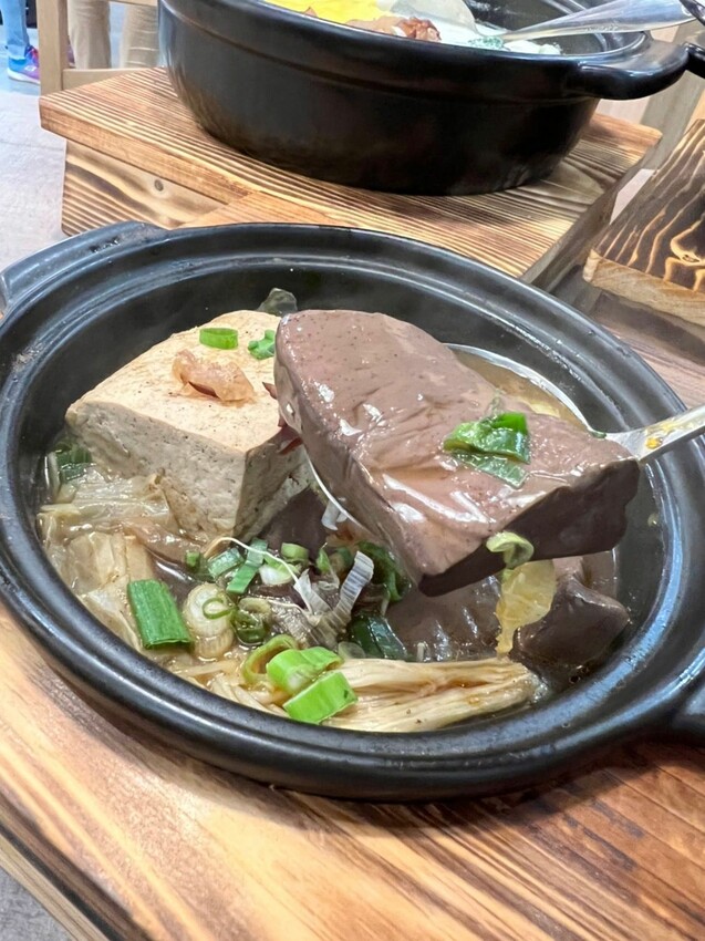 芝山美食|四爺麻辣食堂 高評價的平價美食!銷魂麻辣爆汁臭豆腐、 香濃起司牛奶鍋 秘密吃法大公開