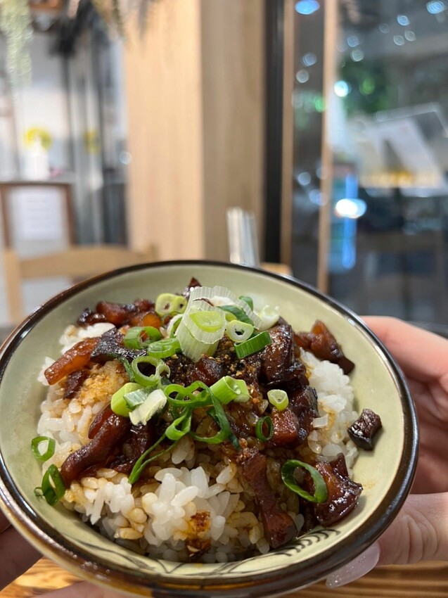 芝山美食|四爺麻辣食堂 高評價的平價美食!銷魂麻辣爆汁臭豆腐、 香濃起司牛奶鍋 秘密吃法大公開