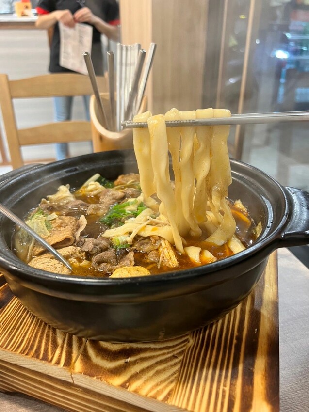 芝山美食|四爺麻辣食堂 高評價的平價美食!銷魂麻辣爆汁臭豆腐、 香濃起司牛奶鍋 秘密吃法大公開