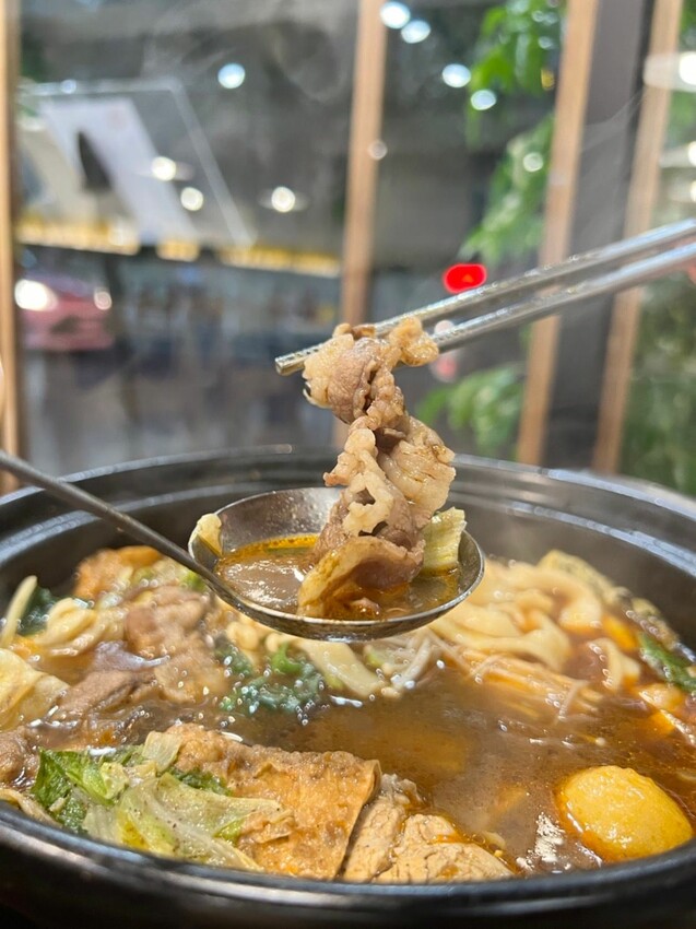 芝山美食|四爺麻辣食堂 高評價的平價美食!銷魂麻辣爆汁臭豆腐、 香濃起司牛奶鍋 秘密吃法大公開