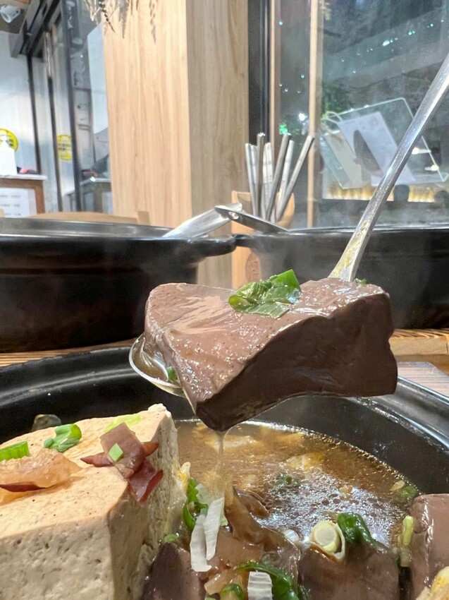芝山美食|四爺麻辣食堂 高評價的平價美食!銷魂麻辣爆汁臭豆腐、 香濃起司牛奶鍋 秘密吃法大公開