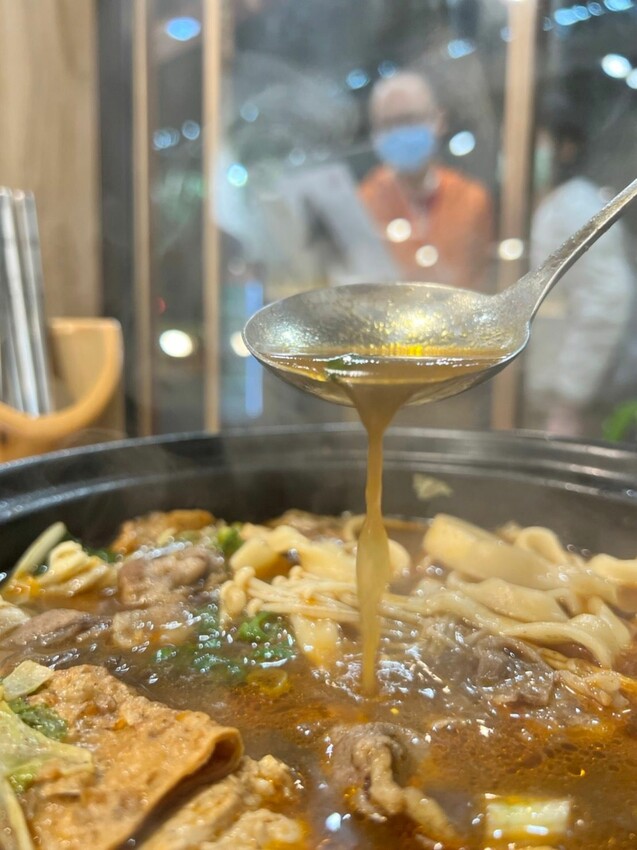 芝山美食|四爺麻辣食堂 高評價的平價美食!銷魂麻辣爆汁臭豆腐、 香濃起司牛奶鍋 秘密吃法大公開