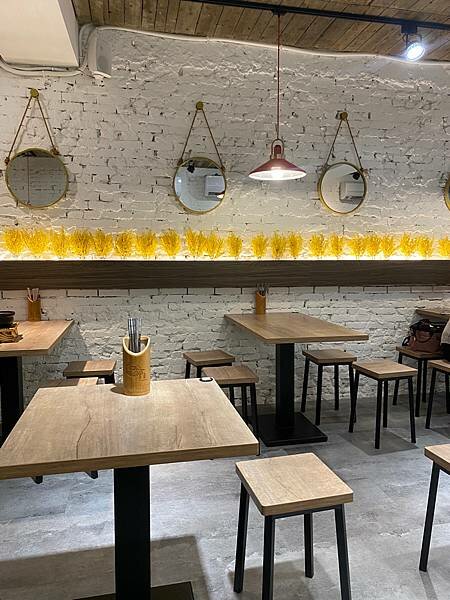 (台北芝山站)四爺麻辣鍋 天母SOGO美食 芝山美食火鍋麻辣鍋推薦 網美風小火鍋 麻辣鍋牛奶鍋好吃cp值高