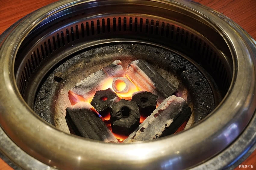 [蘆洲美食 甘釜京韓日燒肉料理]想吃創意燒肉來這裡 超狂料理給我滿滿驚喜 - 安妮的天空
