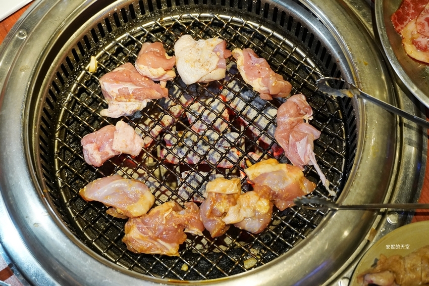 [蘆洲美食 甘釜京韓日燒肉料理]想吃創意燒肉來這裡 超狂料理給我滿滿驚喜 - 安妮的天空