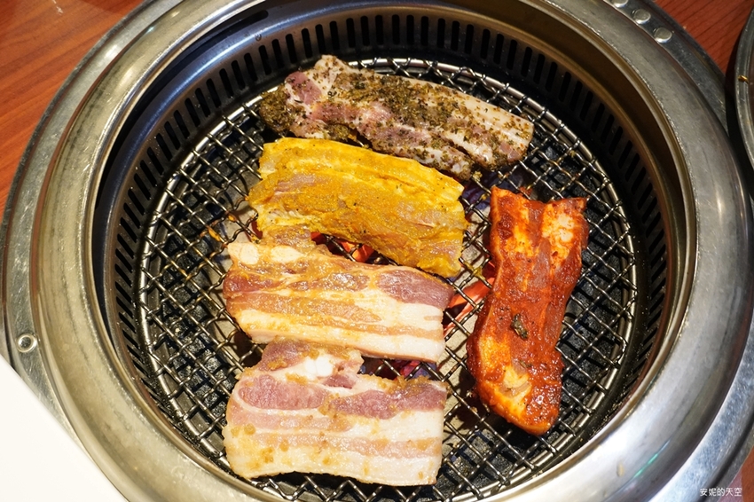 [蘆洲美食 甘釜京韓日燒肉料理]想吃創意燒肉來這裡 超狂料理給我滿滿驚喜 - 安妮的天空