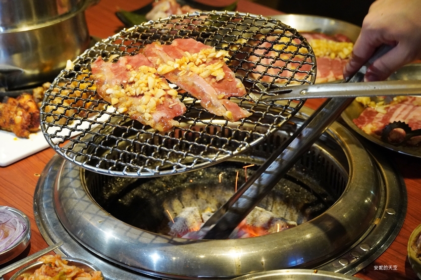 [蘆洲美食 甘釜京韓日燒肉料理]想吃創意燒肉來這裡 超狂料理給我滿滿驚喜 - 安妮的天空