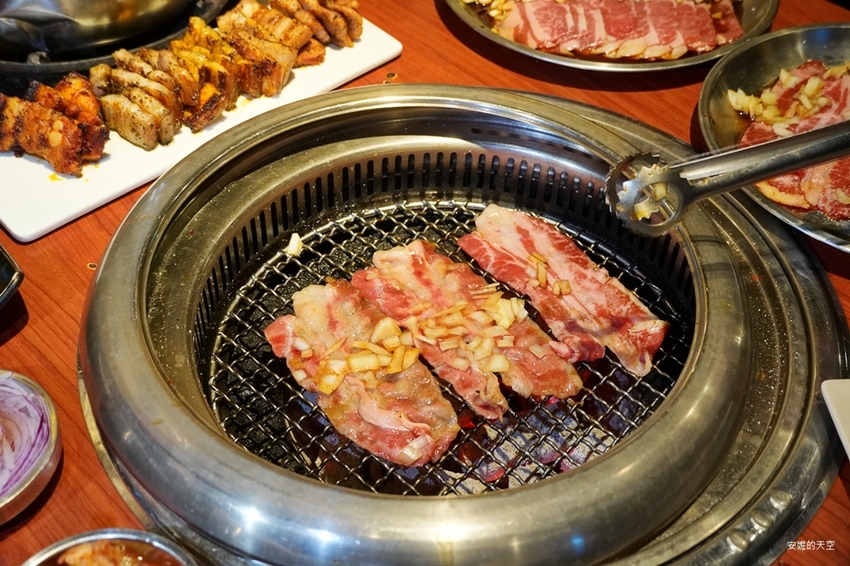 [蘆洲美食 甘釜京韓日燒肉料理]想吃創意燒肉來這裡 超狂料理給我滿滿驚喜 - 安妮的天空