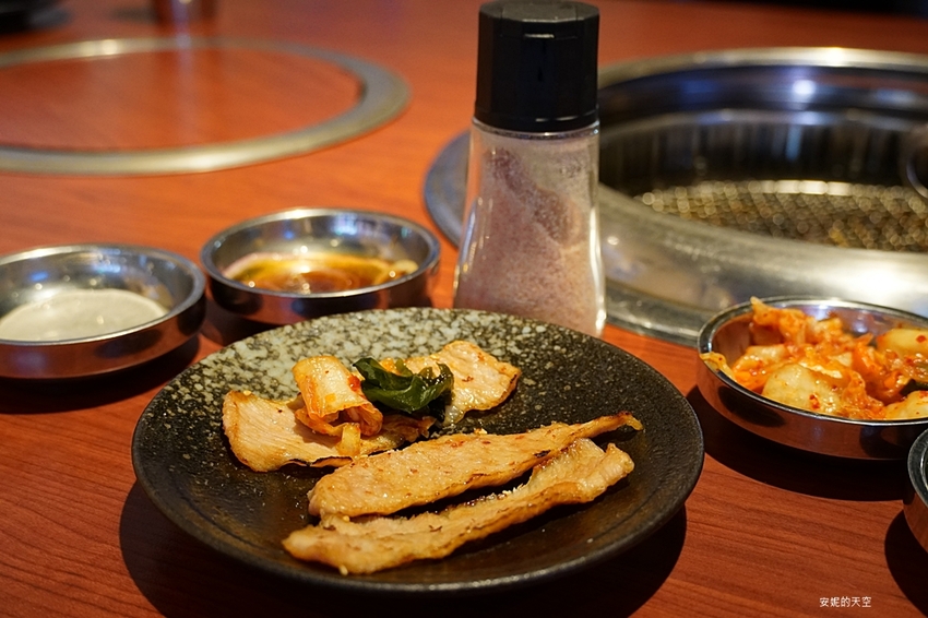 [蘆洲美食 甘釜京韓日燒肉料理]想吃創意燒肉來這裡 超狂料理給我滿滿驚喜 - 安妮的天空