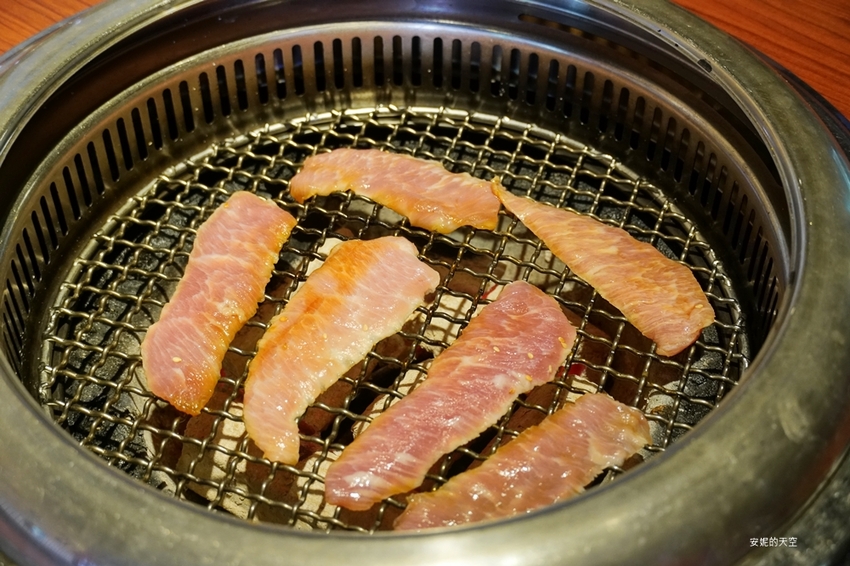 [蘆洲美食 甘釜京韓日燒肉料理]想吃創意燒肉來這裡 超狂料理給我滿滿驚喜 - 安妮的天空