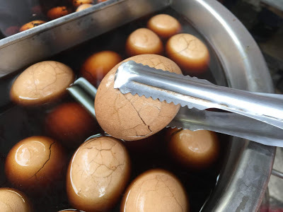 [台南美食] 新化老攤｜飄香一甲子的雞蛋糕（鴨蛋糕）、香蕉、車輪餅、茶葉蛋、鳥蛋，來新化老街必吃的古早味點心！