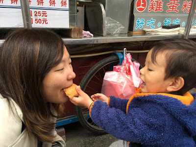[台南美食] 新化老攤｜飄香一甲子的雞蛋糕（鴨蛋糕）、香蕉、車輪餅、茶葉蛋、鳥蛋，來新化老街必吃的古早味點心！