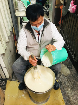 [台南美食] 新化老攤｜飄香一甲子的雞蛋糕（鴨蛋糕）、香蕉、車輪餅、茶葉蛋、鳥蛋，來新化老街必吃的古早味點心！