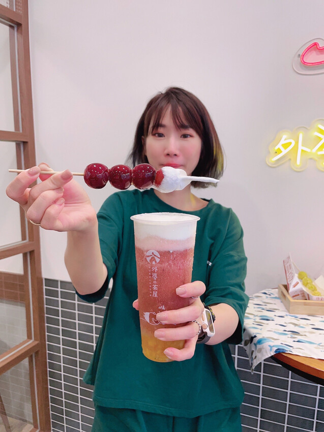 外婆的茶屋-桃園寶山店 ▏檸檬塔也可以用喝的!! 濃濃檸檬塔塩奶霜雪沙酸甜消暑。糖葫蘆搭配奶蓋手搖飲 創意新吃法。桃園美食