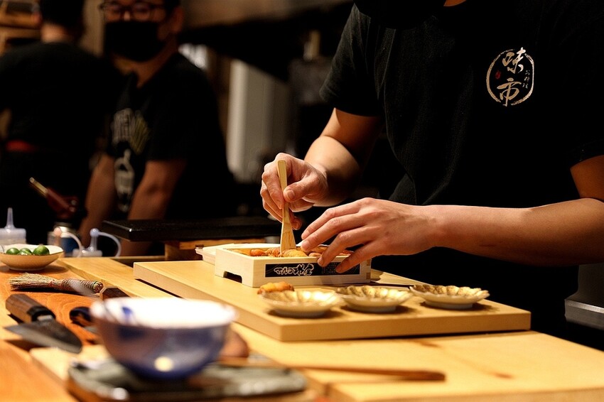 沒預約吃不到！隱身民宅的無菜單日料 Google分數高達4.9｜味市お料理-預約制無菜單日本料理(台中大雅美食推