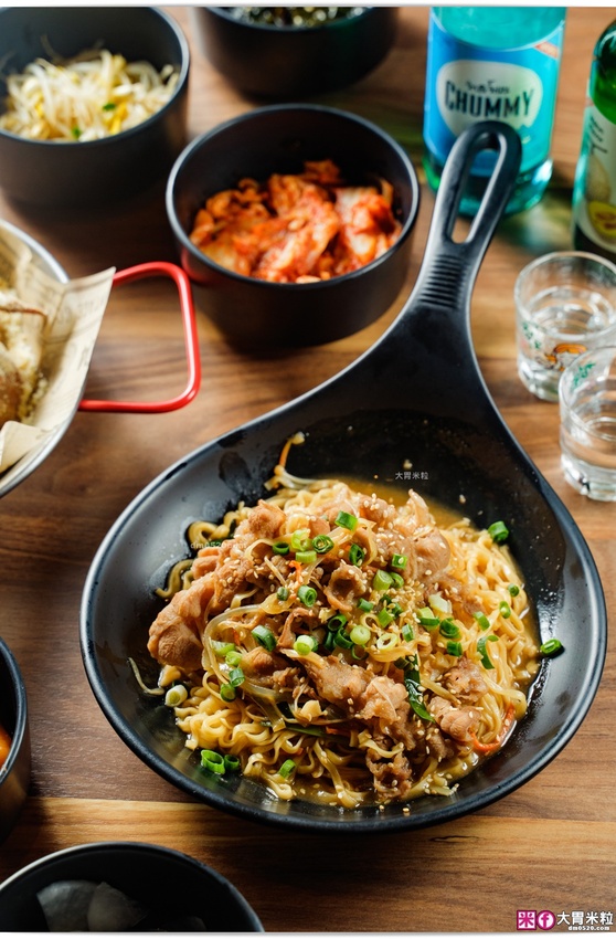 中壢人宵夜聚餐推薦~免出國感受韓劇酒館氣氛,BINGU BEER賓屋韓國小酒館,部隊鍋x韓式熱炒x韓國深水炸彈啤酒,中壢威尼斯影城美食推薦2021, @大胃米粒 DAVID & MILLY