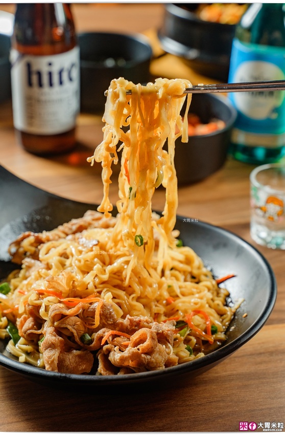 中壢人宵夜聚餐推薦~免出國感受韓劇酒館氣氛,BINGU BEER賓屋韓國小酒館,部隊鍋x韓式熱炒x韓國深水炸彈啤酒,中壢威尼斯影城美食推薦2021, @大胃米粒 DAVID & MILLY