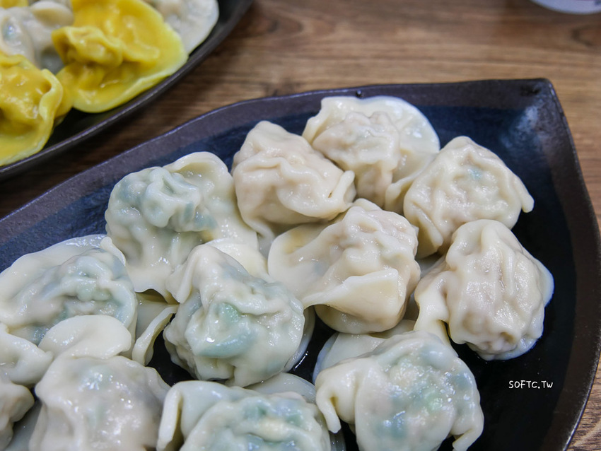 麟光站美食推薦》皇家水餃●麟光站在地超大顆爆餡水餃! 必吃招牌剝皮辣椒水餃 宅配冷凍水餃推薦 - 軟西，遊記