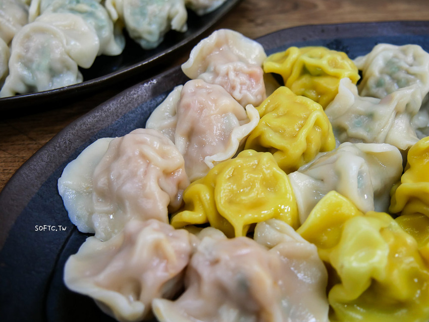 麟光站美食推薦》皇家水餃●麟光站在地超大顆爆餡水餃! 必吃招牌剝皮辣椒水餃 宅配冷凍水餃推薦 - 軟西，遊記