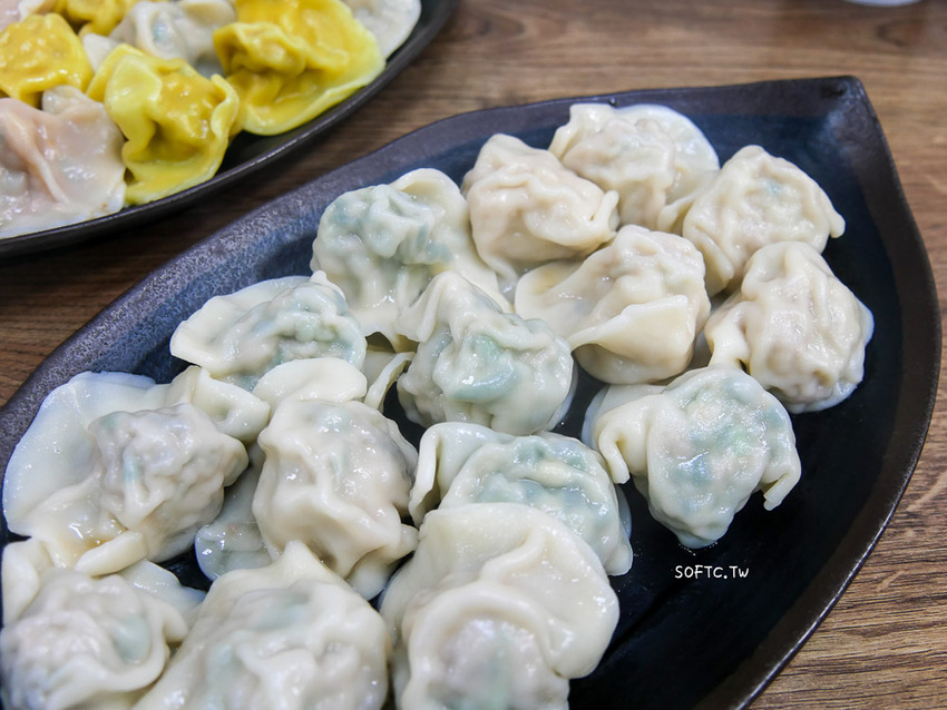 麟光站美食推薦》皇家水餃●麟光站在地超大顆爆餡水餃! 必吃招牌剝皮辣椒水餃 宅配冷凍水餃推薦 - 軟西，遊記