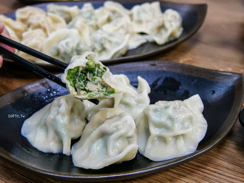 麟光站美食推薦》皇家水餃●麟光站在地超大顆爆餡水餃! 必吃招牌剝皮辣椒水餃 宅配冷凍水餃推薦 - 軟西，遊記