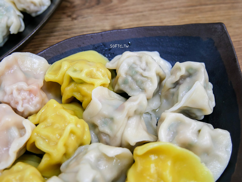 麟光站美食推薦》皇家水餃●麟光站在地超大顆爆餡水餃! 必吃招牌剝皮辣椒水餃 宅配冷凍水餃推薦 - 軟西，遊記