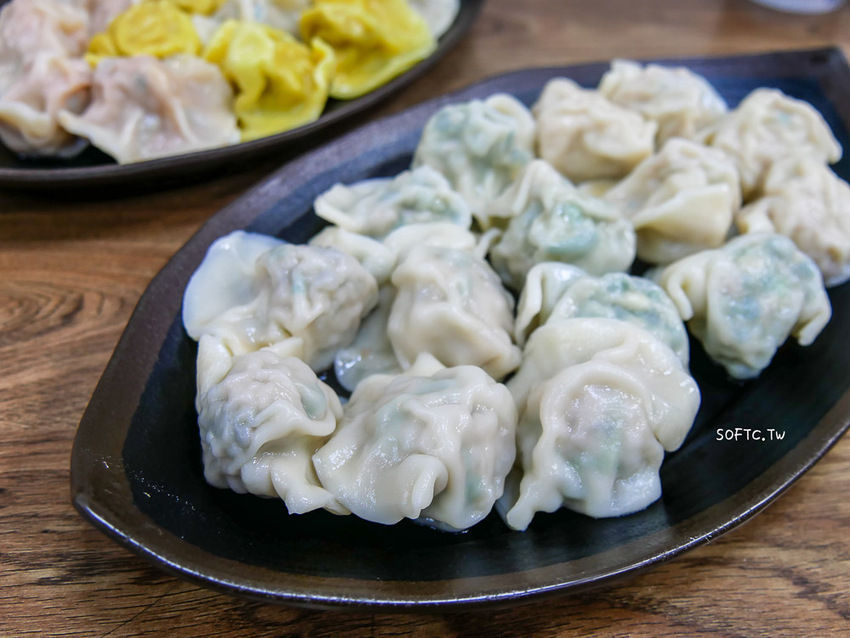 麟光站美食推薦》皇家水餃●麟光站在地超大顆爆餡水餃! 必吃招牌剝皮辣椒水餃 宅配冷凍水餃推薦 - 軟西，遊記