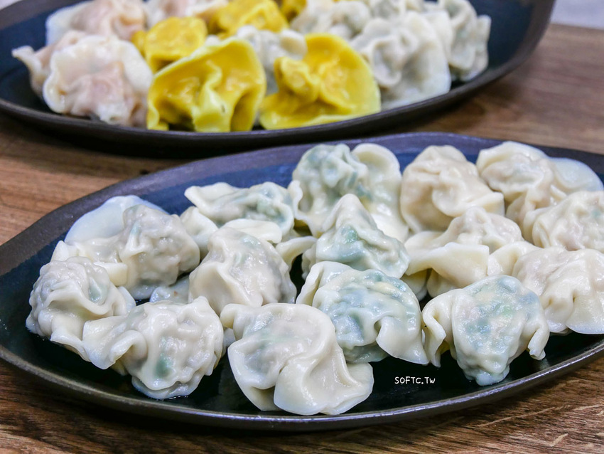 麟光站美食推薦》皇家水餃●麟光站在地超大顆爆餡水餃! 必吃招牌剝皮辣椒水餃 宅配冷凍水餃推薦 - 軟西，遊記