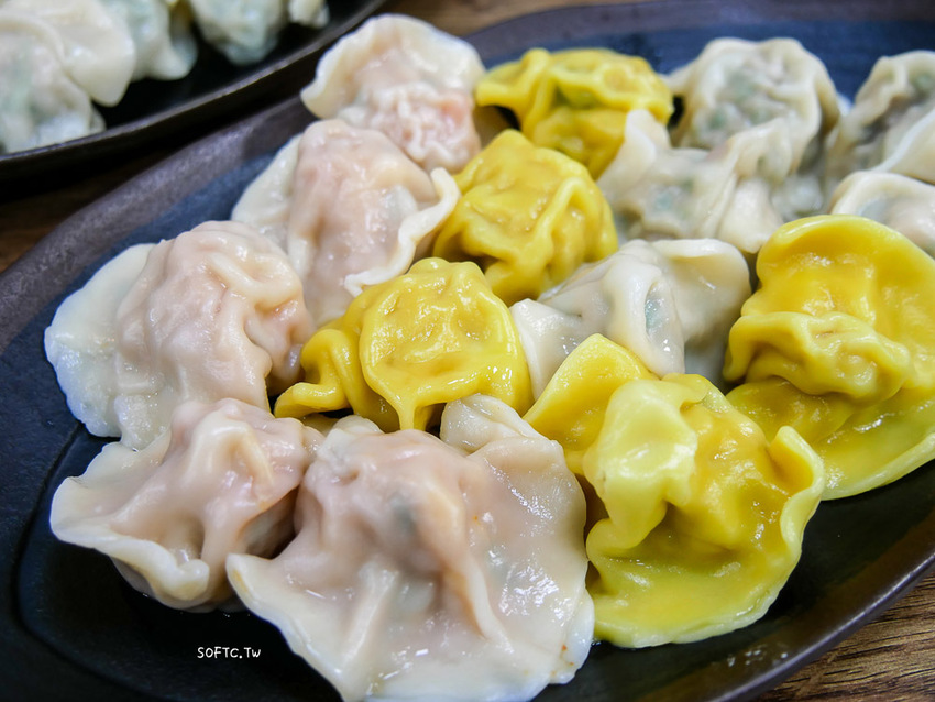 麟光站美食推薦》皇家水餃●麟光站在地超大顆爆餡水餃! 必吃招牌剝皮辣椒水餃 宅配冷凍水餃推薦 - 軟西，遊記