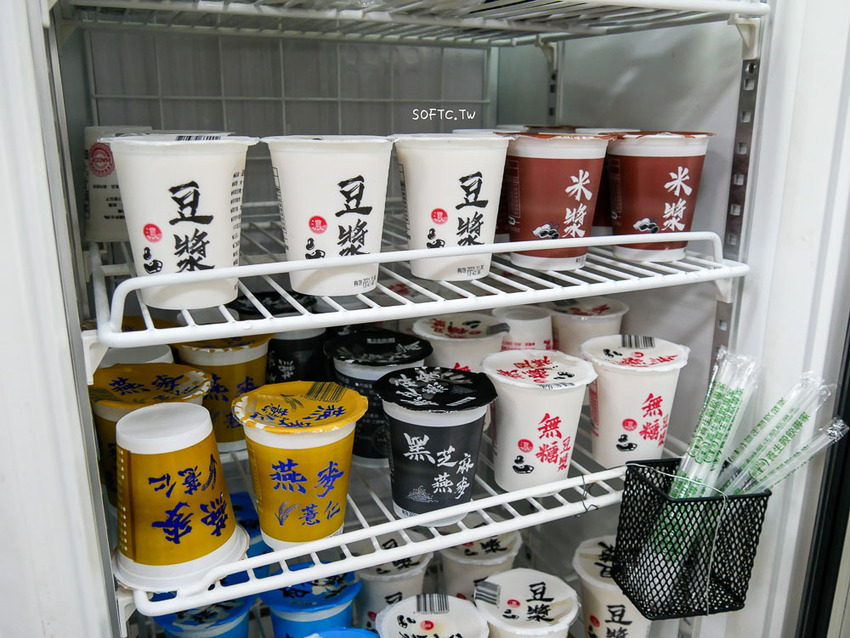 麟光站美食推薦》皇家水餃●麟光站在地超大顆爆餡水餃! 必吃招牌剝皮辣椒水餃 宅配冷凍水餃推薦 - 軟西，遊記