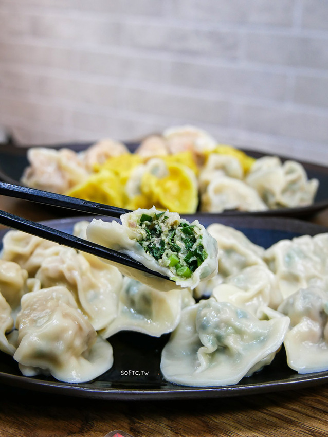 麟光站美食推薦》皇家水餃●麟光站在地超大顆爆餡水餃! 必吃招牌剝皮辣椒水餃 宅配冷凍水餃推薦 - 軟西，遊記