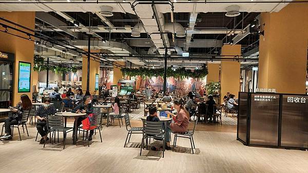 京站Foodcourt 區 (2).jpg