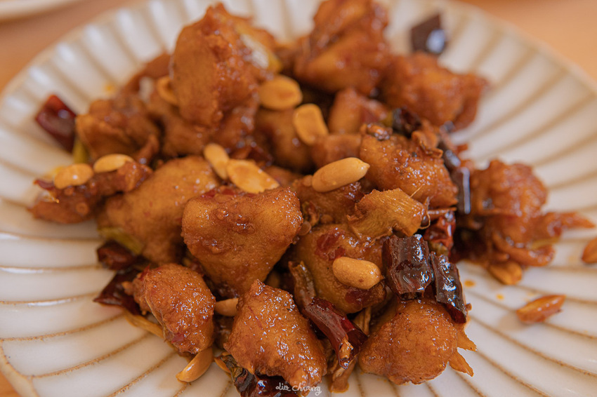 台中南屯區、公益路美食 不葷主義茶餐廰,超美高挑環境,精緻茶點、餐點,成為台中必拍必吃素食餐廳。